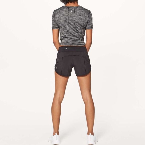lululemon athletica Women's Speed Up Low Rise 4" Lined Black Shorts Size 6 - Picture 2 of 11